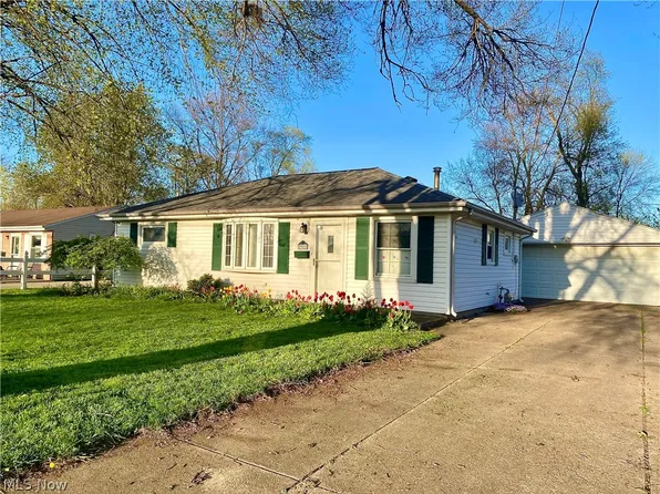 902 Thorpe Dr, Sandusky, OH 44870