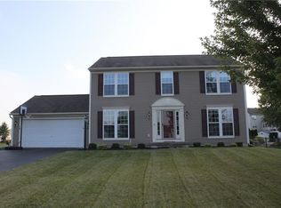 15 Sweet Pea Dr, West Henrietta, NY 14586