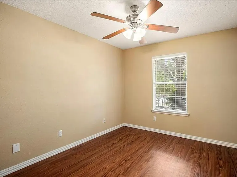 2704 Crownspoint Dr — Photo 6