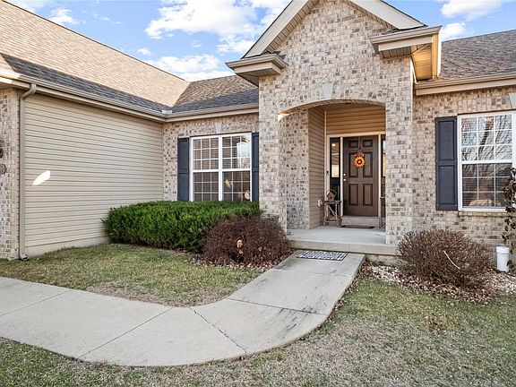 2nd image of 6784 Oxford Ln