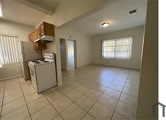 202 SW 17th Ct — Photo 1