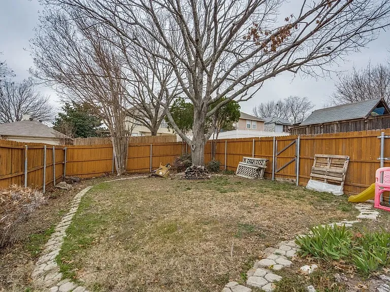 606 Bandera St — Photo 14