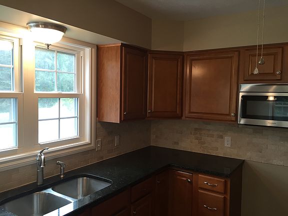 Kitchen w Granite!