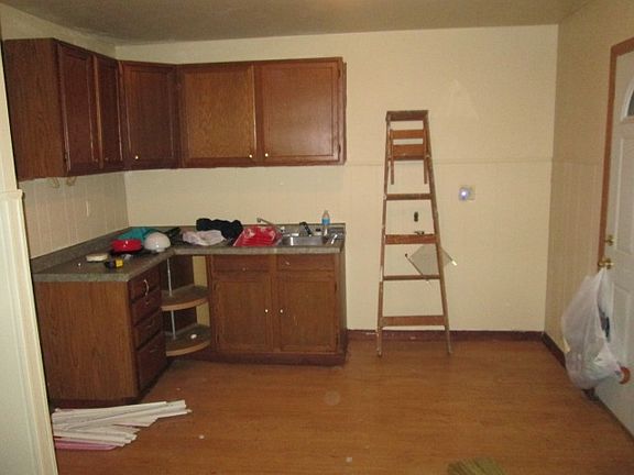 5th image of 271 Clyde Ave