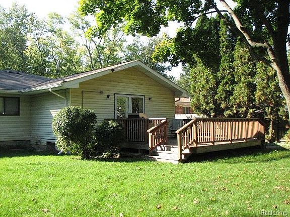 3rd image of 30454 Fairfax St