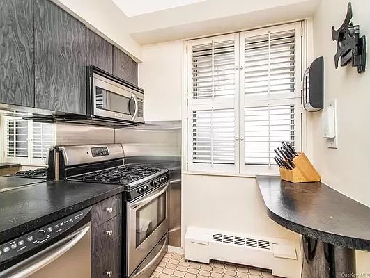 3rd image of 61-15 97th St APT 10N