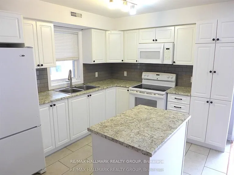 216 Carillon St #3 — Photo 8