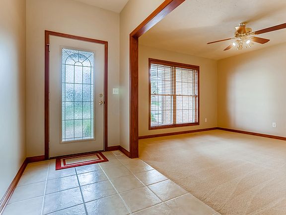 5th image of 15130 Kingsmont Dr