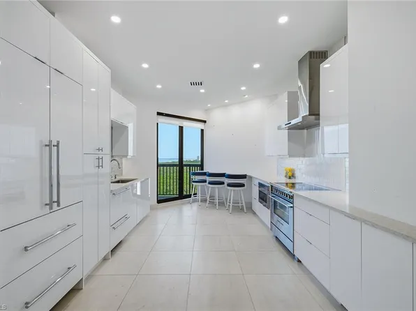 6075 Pelican Bay BLVD #PHC, NAPLES, FL 34108