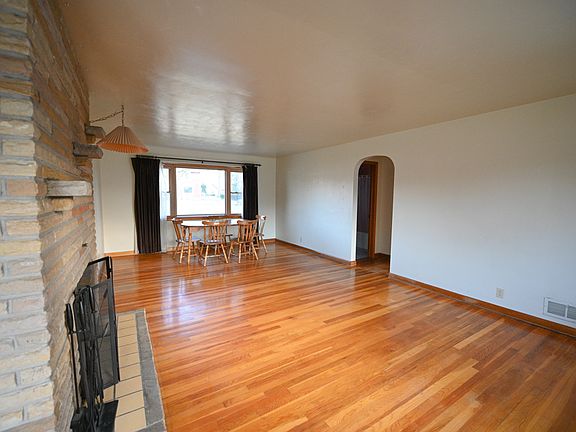 Living room/dining room