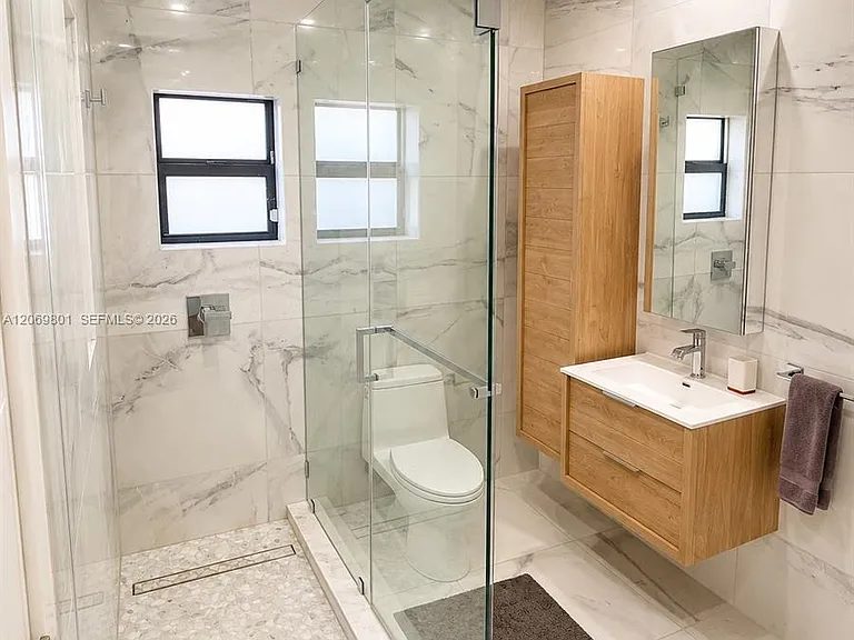 3538 SW 1st Ave — Photo 12