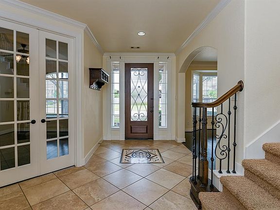 4th image of 923 Terscott Ln
