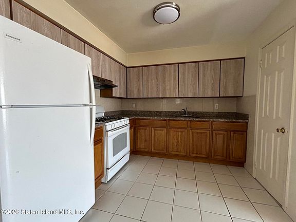 5th image of 371 Bradley Ave Floor 2