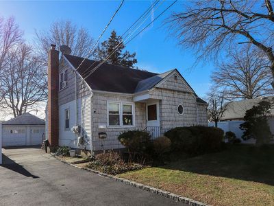 135 Woolsey Avenue, Glen Cove, NY, 11542
