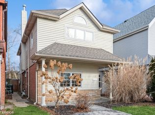 3425 Central St, Evanston, IL 60201