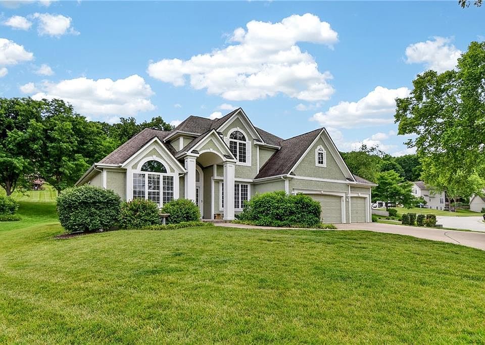 1st image of 149 NE Misty Meadow Cir