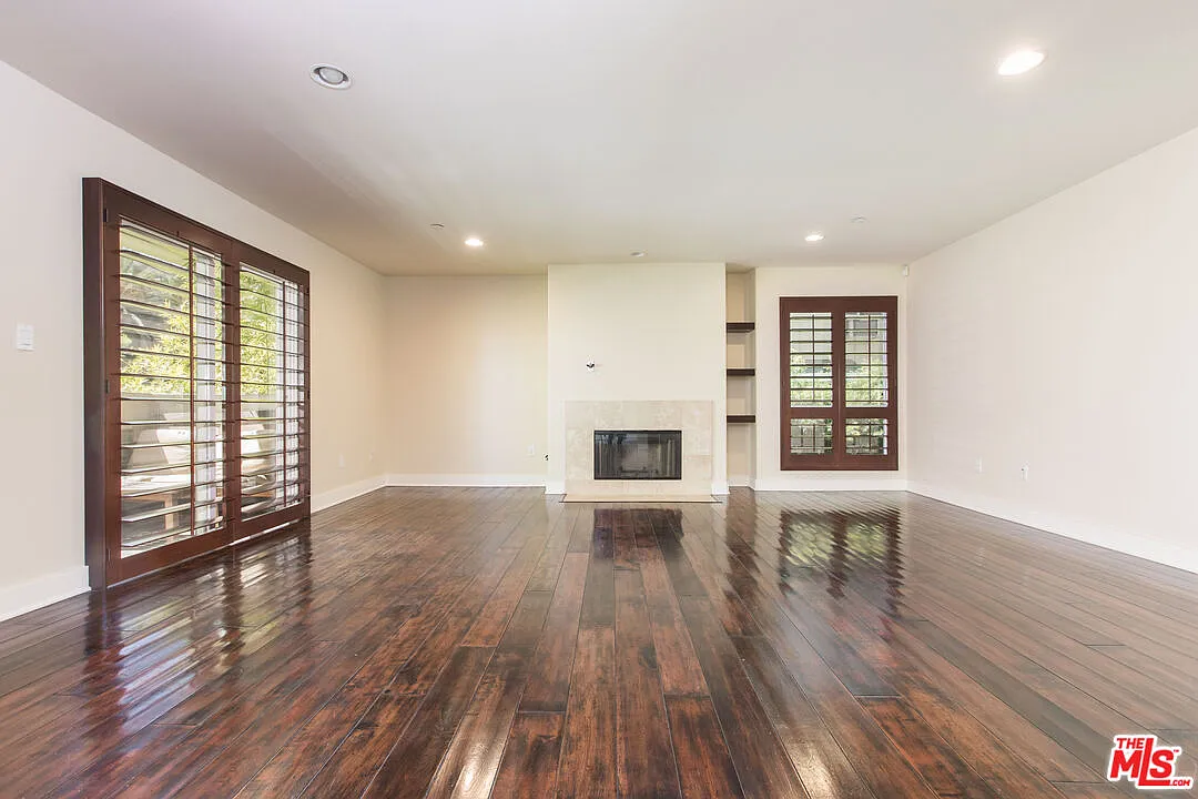 2 bed, 2.0 bath, 1640 sqft, $4,600 — Photo 3