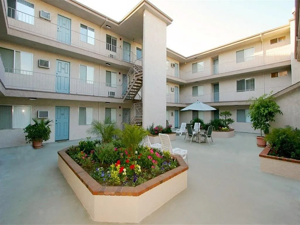 The Enclave — Photo 3
