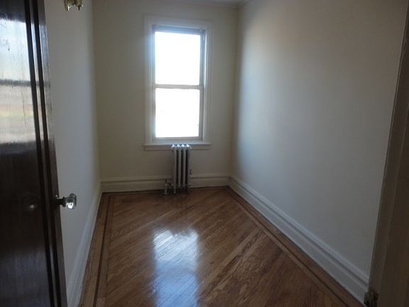 4th image of 676 E 43rd St