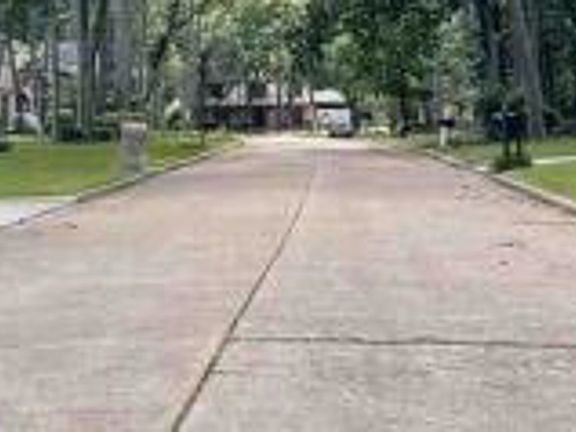 Exterior Neighborhood (street photo)