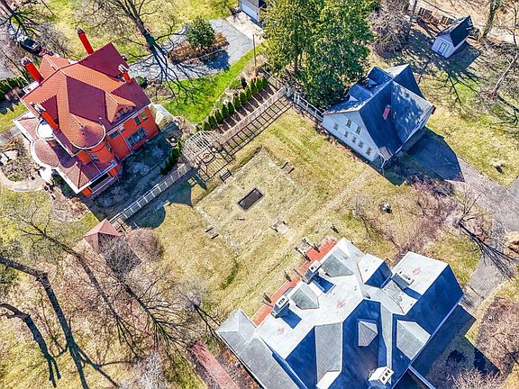 5th image of 459 Hudson Ave