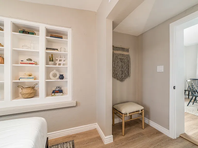 1219 N Norton Ave — Photo 26