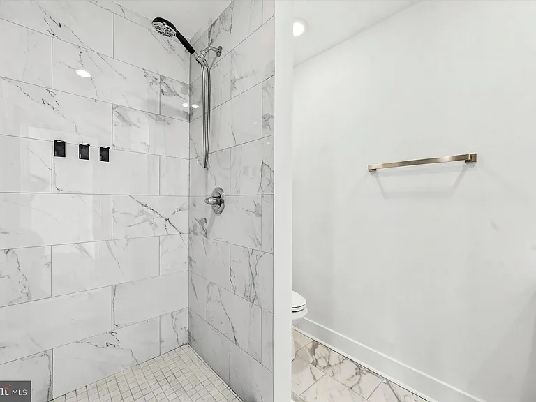 5616 Florence Ave — Photo 32