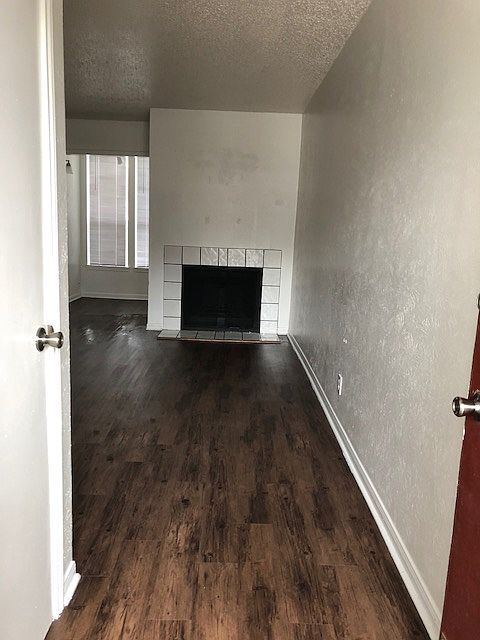 1st image of 220 Lake Meadows Dr