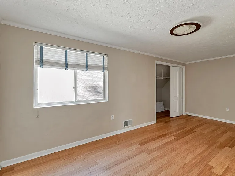 32 Suffolk Ct — Photo 24