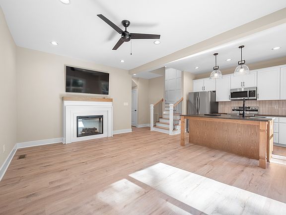 2nd image of 446 North Ave #466