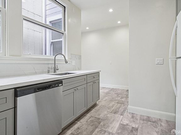 3rd image of 554 19th Ave