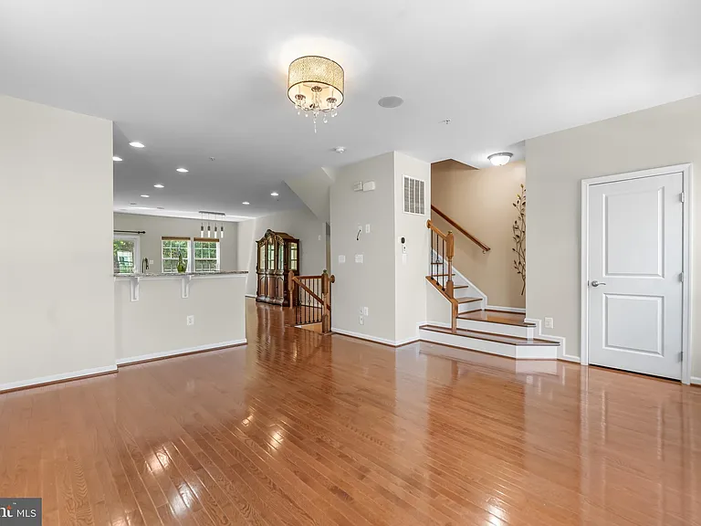 3218 Vogel Rd — Photo 14