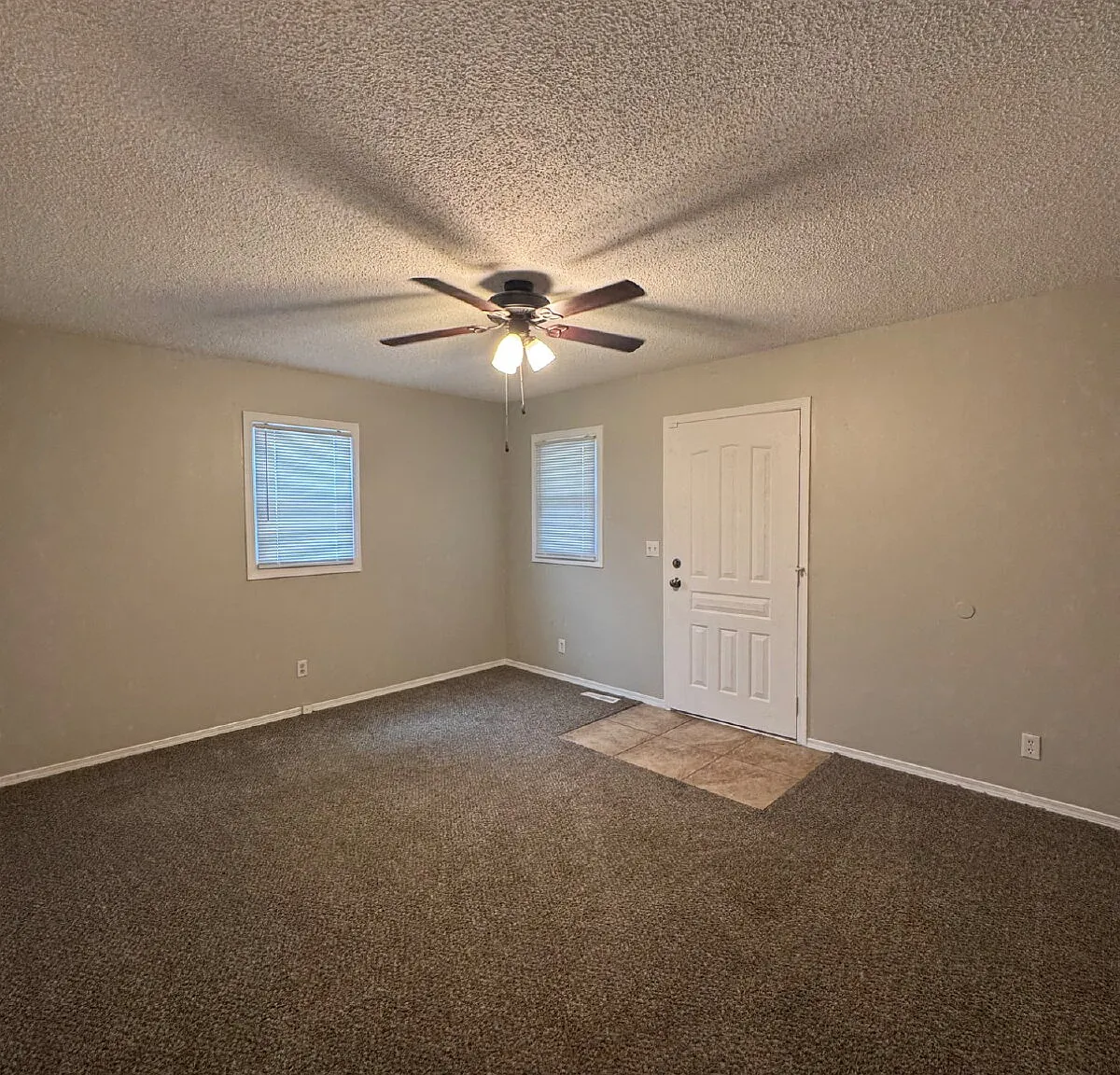 2 bed, 1.0 bath, $850 — Photo 2