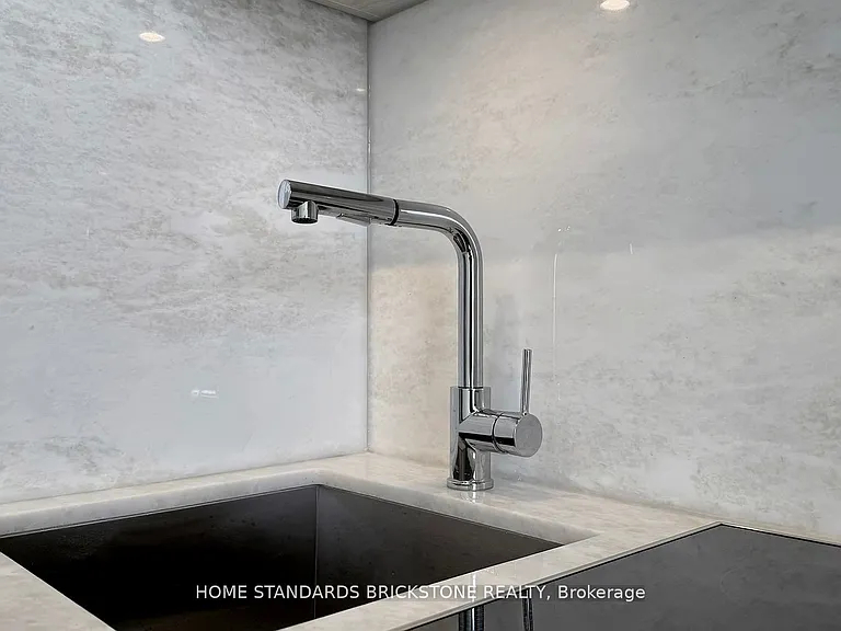 11 Yorkville Ave #6305 — Photo 7