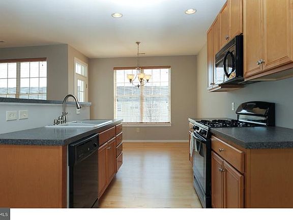 4th image of 4418 Driftwood Dr #81