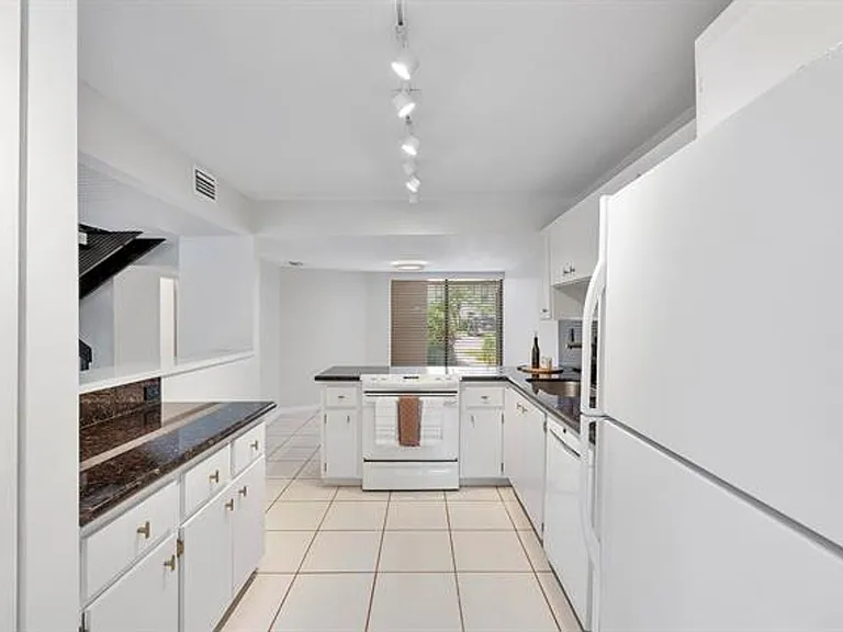 9717 N New River Canal Rd #409 — Photo 18