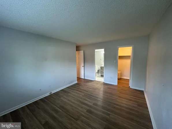 10223 Valentino Dr APT 7301, Oakton, VA 22124