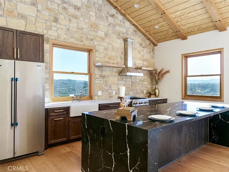 37219 Quarter Valley Rd — Photo 4