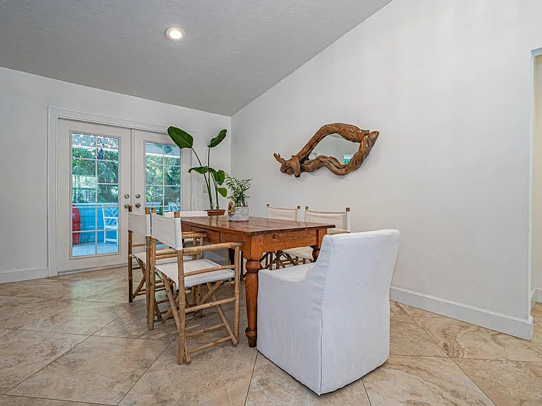 1075 Morningside Dr — Photo 17