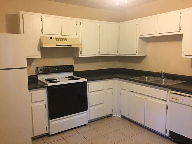 2nd image of 123 River Pointe Ct SW