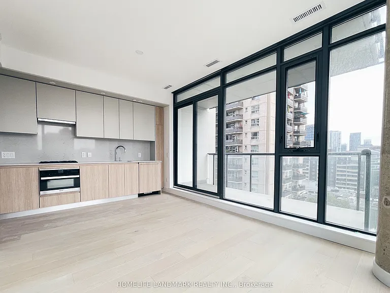 81 Wellesley St E #903 — Photo 4