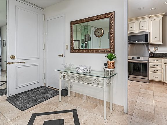 3rd image of 112 Washington Pl APT 10G