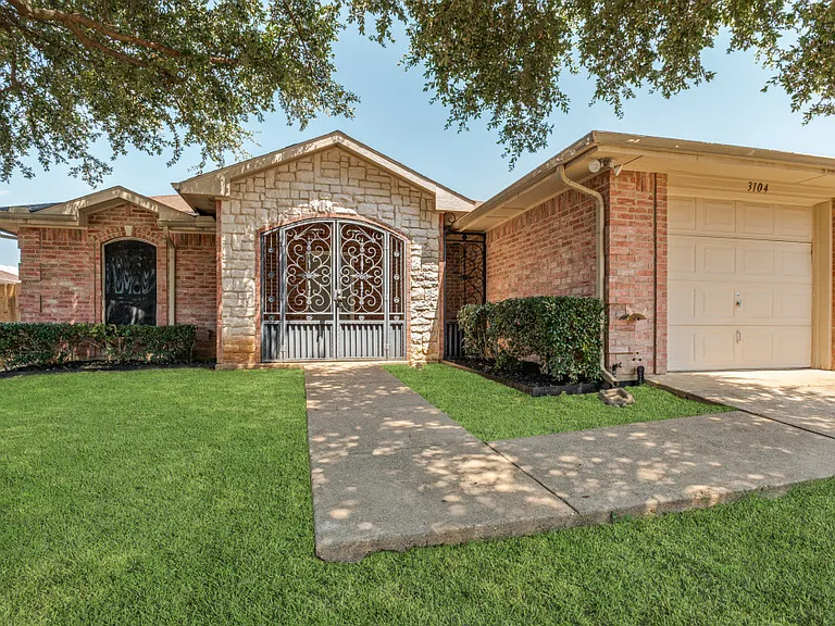 3104 Caballero Cir — Photo 1