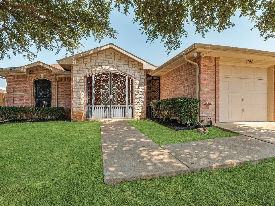 3104 Caballero Cir