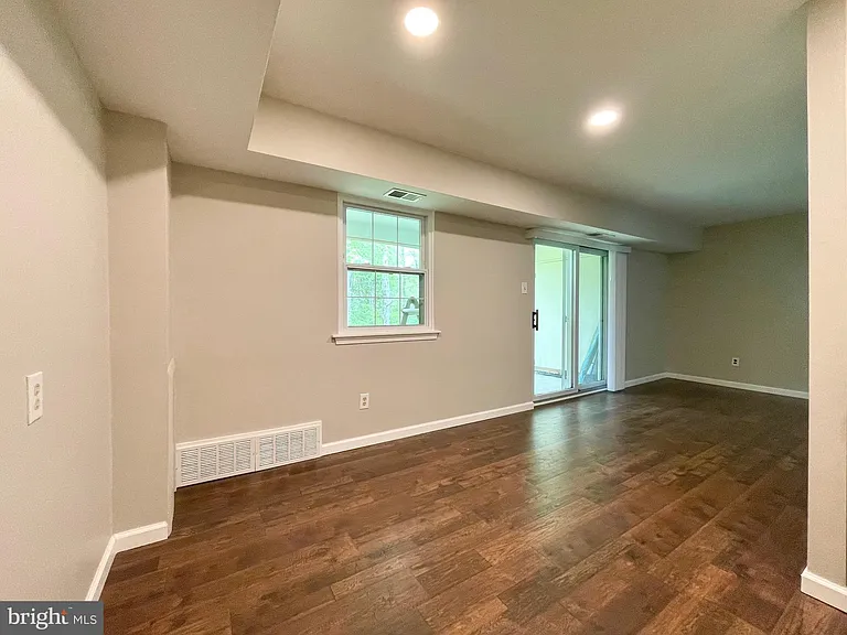 21 Shannon Dr — Photo 8