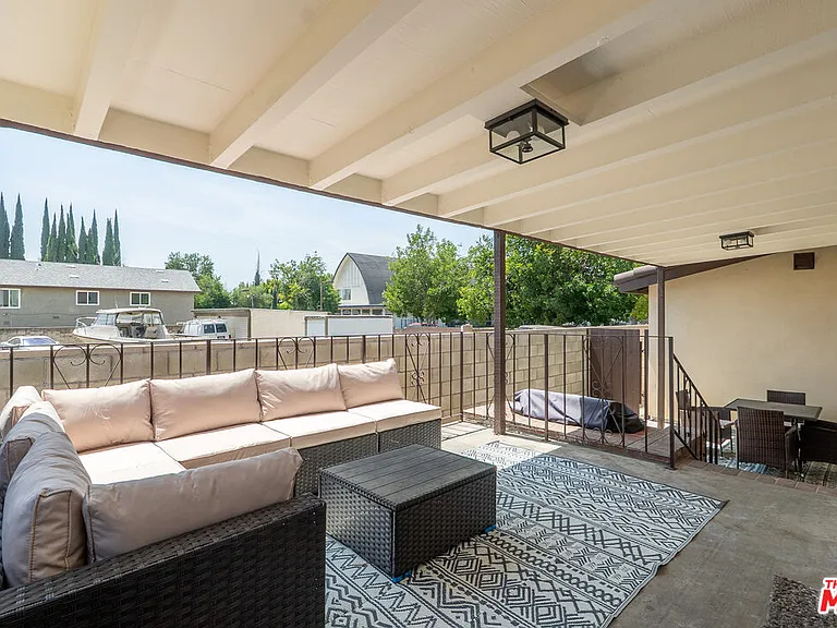 20454 Strathern St — Photo 5