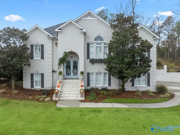 1003 Heritage Dr, Guntersville, AL 35976