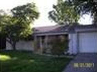 216 W Ledge Dr, Lansing, MI 48917