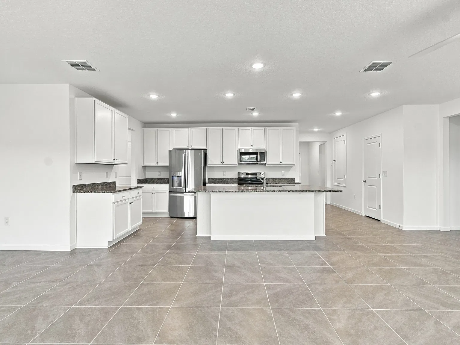 3 bed, 1831 sqft, $2,100 — Photo 4