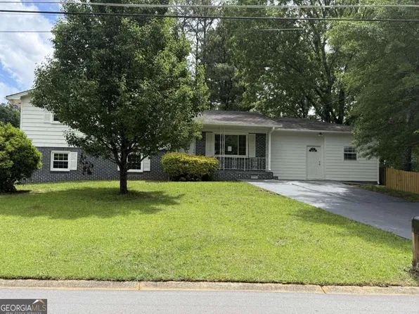 5460 Huron Dr, Lake City, GA 30260